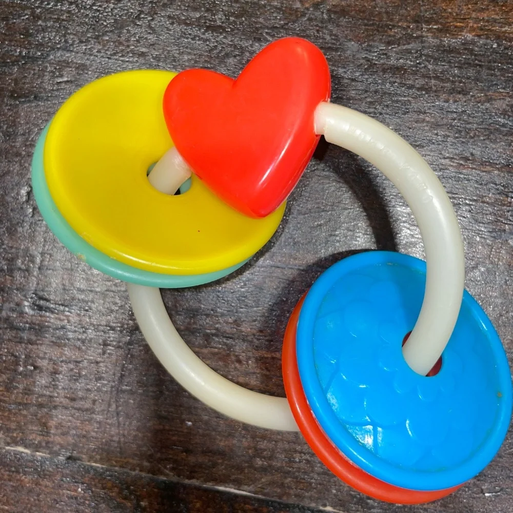Vintage Kidentials Rainbow‎ Heart Baby Nursery Charms Toy 1987